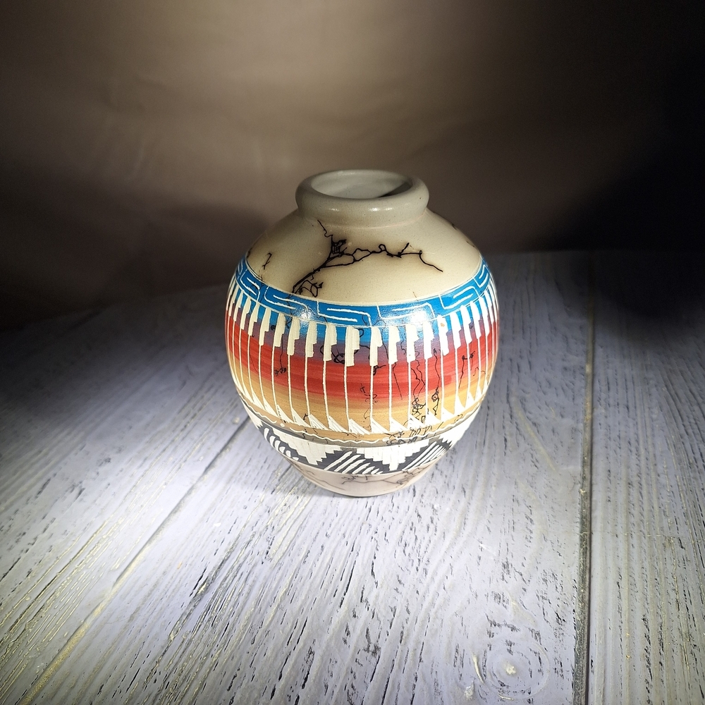 Native American Navajo Horsehair Signed Etched Pottery Vase Blue/Red/White - Picture 5 of 12